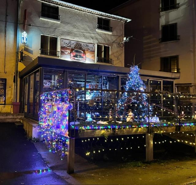 Maison Lumineuse & Jardin Prive Confolens Ngoại thất bức ảnh
